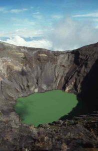 Vulkankrater auf Costa Rica