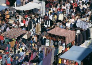 Marktreiben auf dem Flohmarkt El Rastro