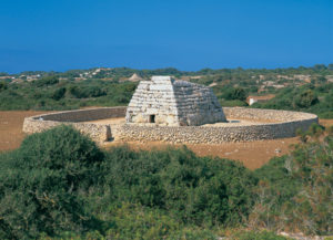 Die Naveta de Tudons, ein Relikt der Megalithenkultur