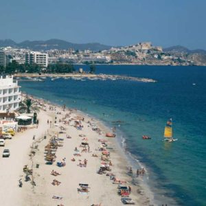 Die Playa d'en Bossa auf Ibiza