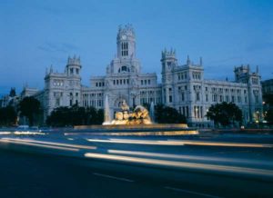 Plaza de la Cibeles mit dem Springbrunnen mit der Fruchtbarkeitsgöttin Kybele