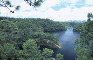 Die Montebello-Seen bilden zusammen einen Nationalpark