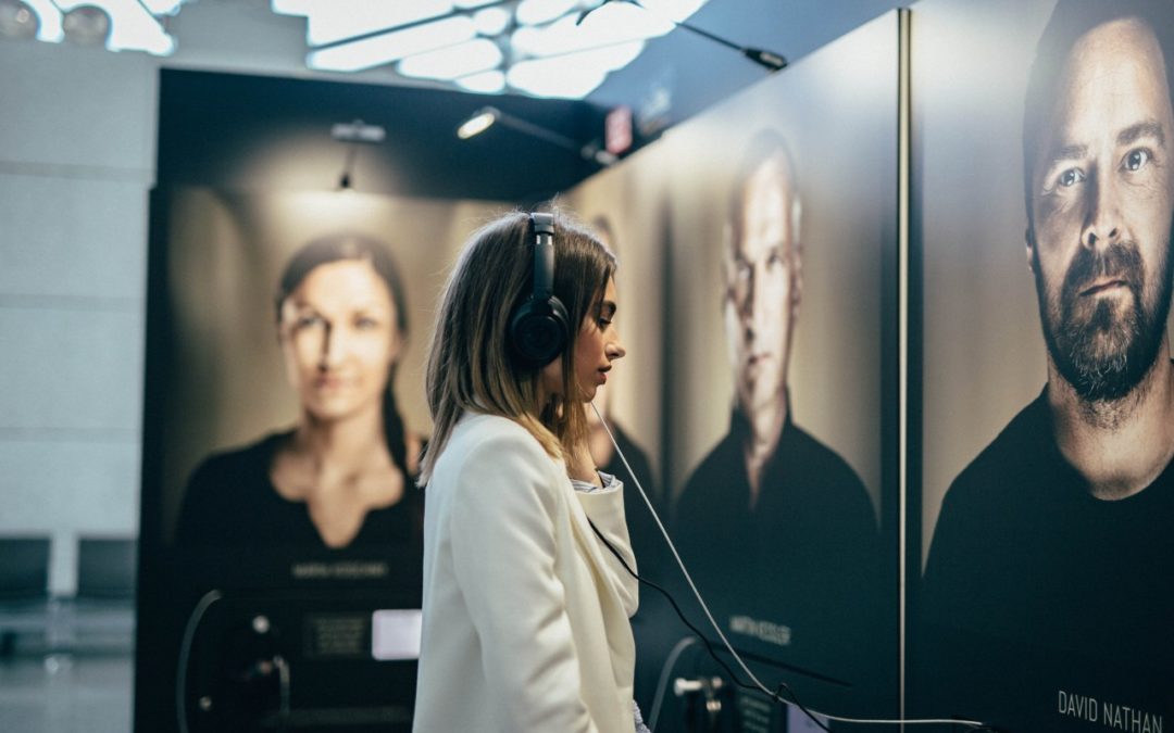 Ausstellung „Faces Behind The Voices“ am Flughafen Hannover