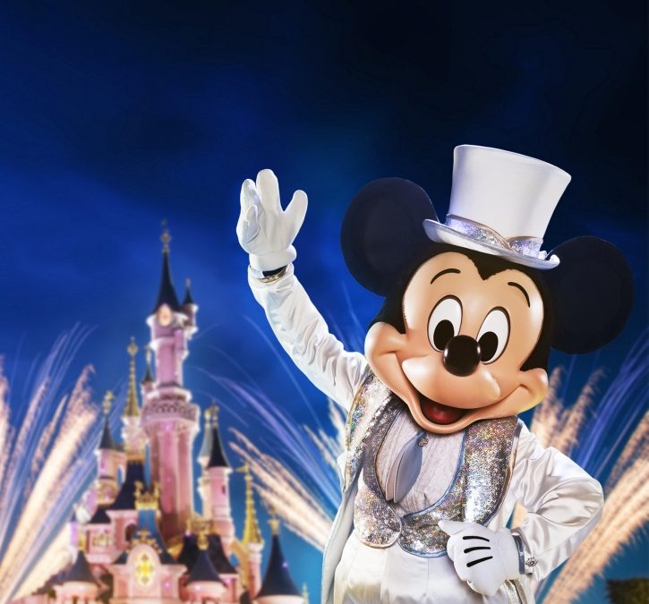 Disneyland Paris feiert 90 Jahre Micky Mouse mit großer Party
